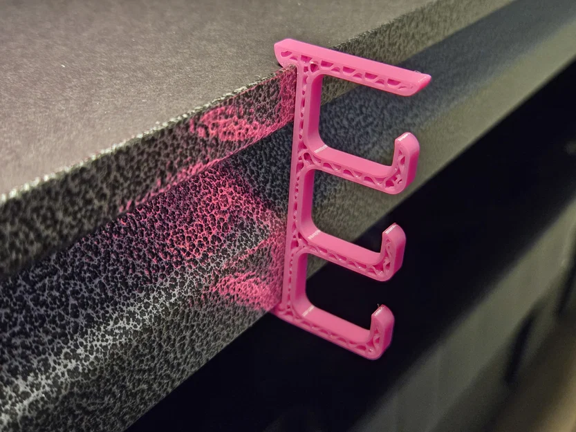 Phụ kiện kẹp dây cáp in 3D cho kệ để đồ - Gọn gàng, dễ sử dụng - Image 1