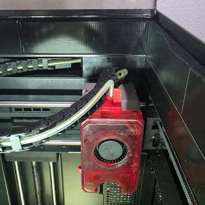 Khung nâng nắp AD5M Pro giúp tạo khoảng trống cho dao cắt nhựa