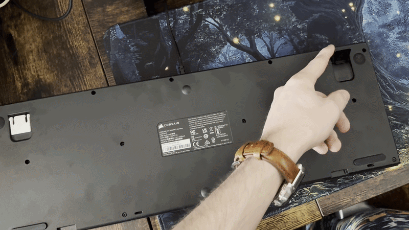 Chân kê bàn phím tương thích Corsair K55