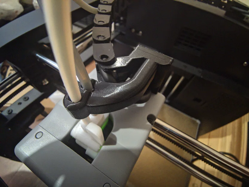 Ngàm gắn xích dẫn dây cho đầu in Flashforge Adventurer 5M - Image 1