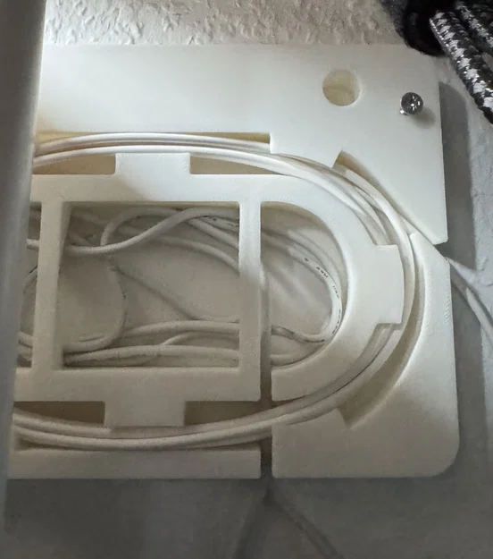 Giá treo tường cho FRITZ!Box 5530 – Tích hợp quản lý cáp - Image 3