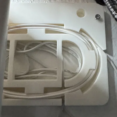 Giá treo tường cho FRITZ!Box 5530 – Tích hợp quản lý cáp