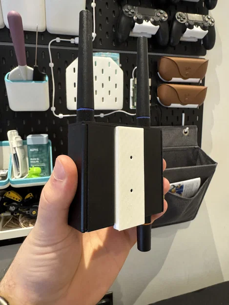 Giá treo tường 3D tiện lợi cho Ubiquiti Mobile Router Ultra (UMR-Ultra) - Image 1