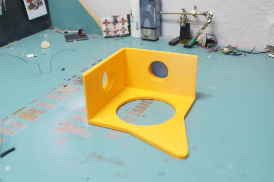 Dụng cụ giữ ga giường bằng nắp chai 5L (Bed Sheet Holder) - Image 2