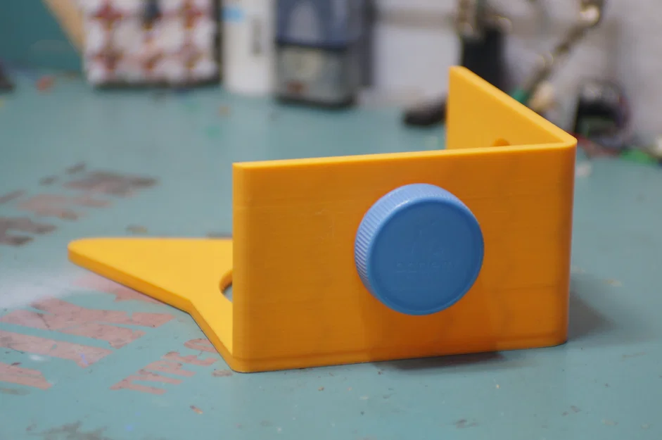 Dụng cụ giữ ga giường bằng nắp chai 5L (Bed Sheet Holder) - Image 3