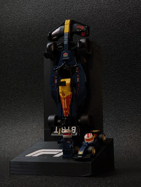 Giá Trưng Bày LEGO F1 – Kệ Đựng Xe Mini & Tay Đua (Remix) - Image 1