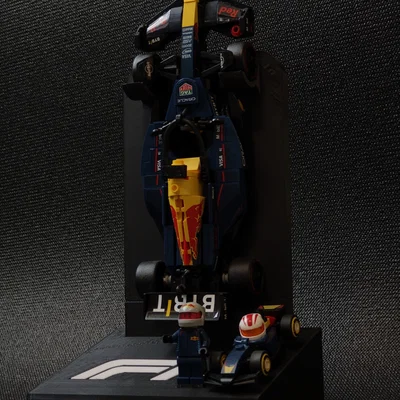 Giá Trưng Bày LEGO F1 – Kệ Đựng Xe Mini & Tay Đua (Remix)