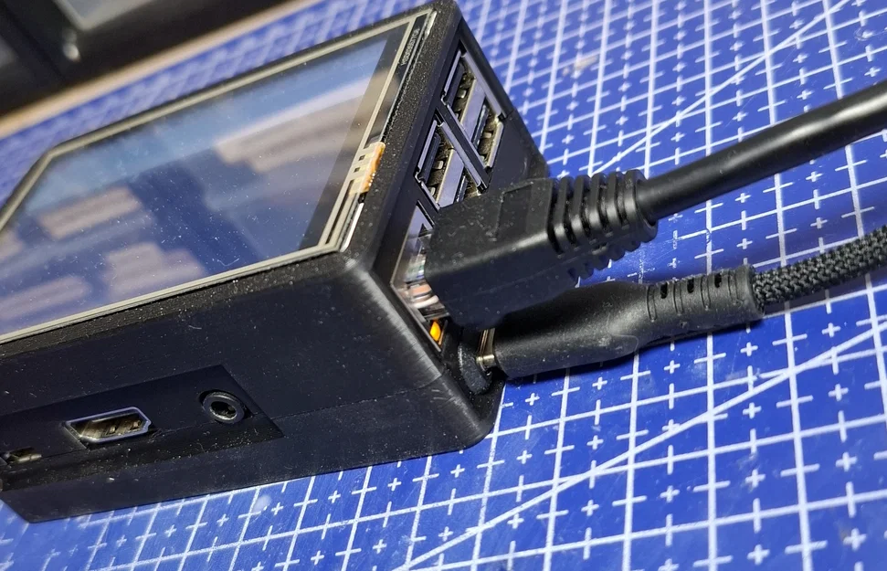 Vỏ Raspberry Pi 2B tích hợp màn hình 3.5 inch và mod nguồn USB-C - Image 2