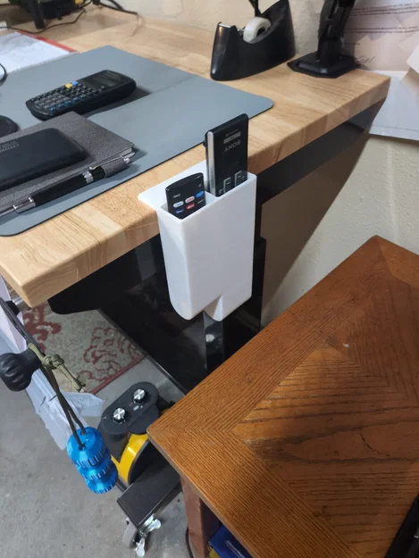 Khay Đựng Remote Nam Châm Tiện Lợi Cho Bàn Làm Việc - Image 1