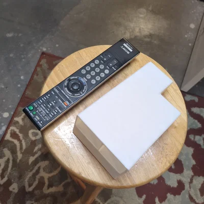 Khay Đựng Remote Nam Châm Tiện Lợi Cho Bàn Làm Việc