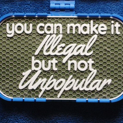 Biển báo "Illegal but not Unpopular"