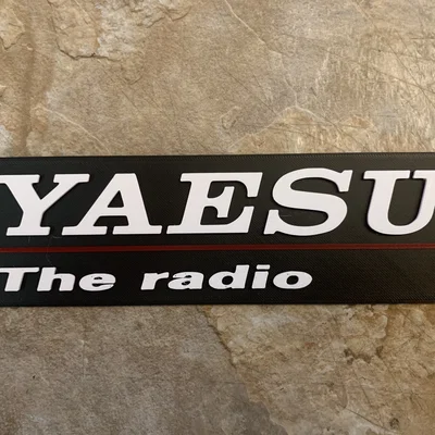 Mô hình bảng tên trang trí Yaesu The Radio cho tín đồ bộ đàm