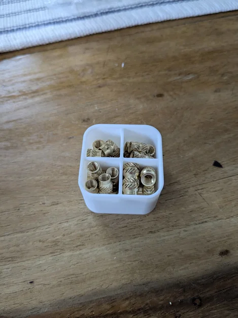 Khay đựng linh kiện 4 ngăn thông minh cho bàn làm việc 3D - Image 1