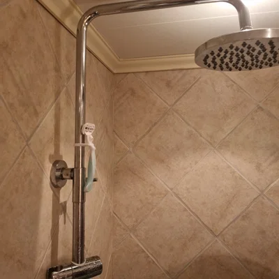 Giá treo dao cạo râu Gillette Venus thông minh cho phòng tắm