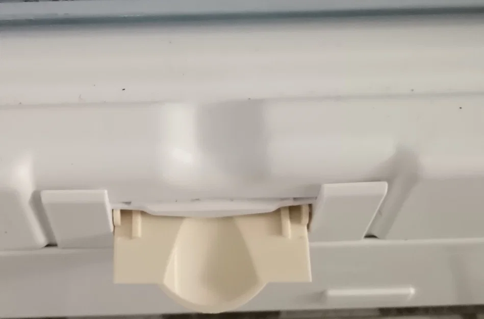 Nắp đậy xả đá thay thế cho tủ lạnh Bosch (KGE36AW) - Image 2