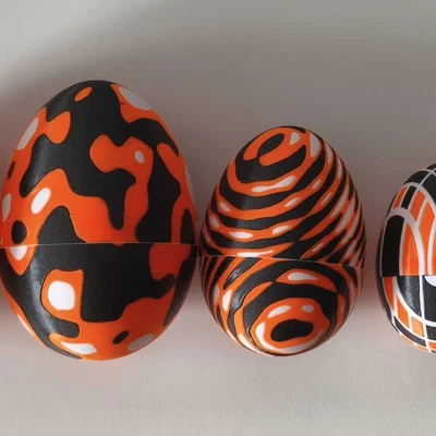 Trứng phục sinh xếp chồng nhiều màu