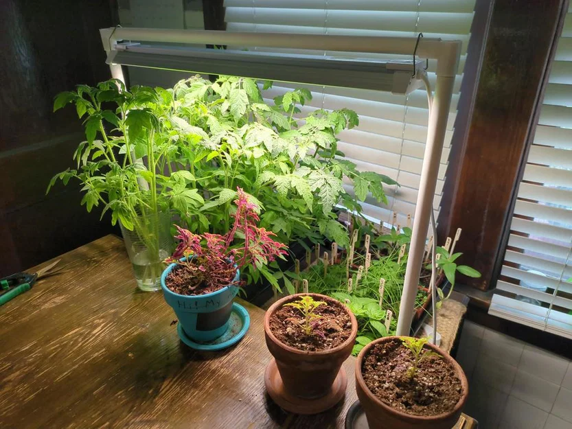 Chân đế đèn trồng cây có thể điều chỉnh chiều cao - Image 1