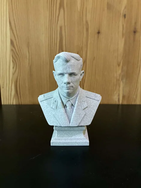 Bức tượng bán thân Youri Alekseïevitch Gagarine - Image 2