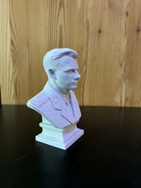 Bức tượng bán thân Youri Alekseïevitch Gagarine - Image 3