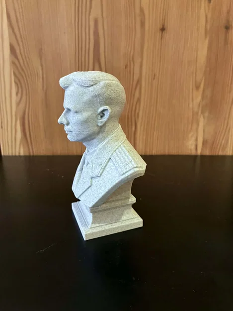 Bức tượng bán thân Youri Alekseïevitch Gagarine - Image 4