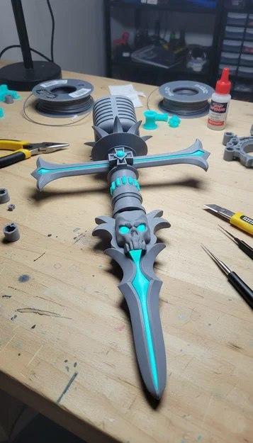 Mô hình Micro Gothic trang trí cực chất cho góc làm việc - Image 4