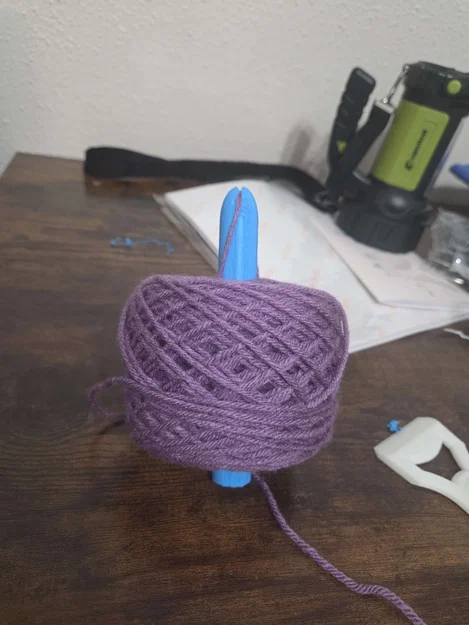 Trục giữ cuộn len đa năng in 3D (Crochet core with thread holder) - Image 3