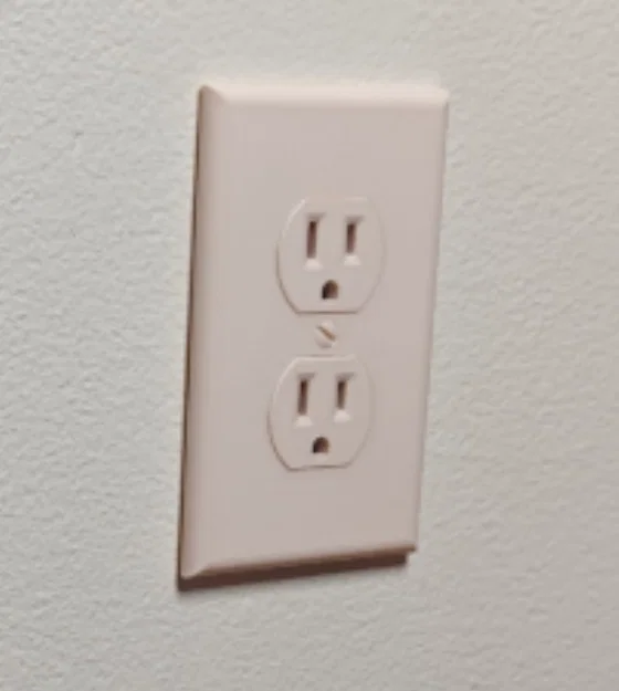 Ổ Cắm Điện Giả (Fack Wall OutLet) Dùng Để Chơi Khăm - Image 1