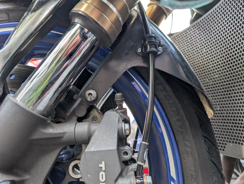 Bát giữ dây dầu thắng cho dè trước xe máy - Image 2