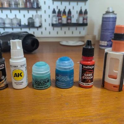 The Agitator v1 - Thiết bị tự chế lắc sơn cho mọi loại lọ trên kệ của bạn