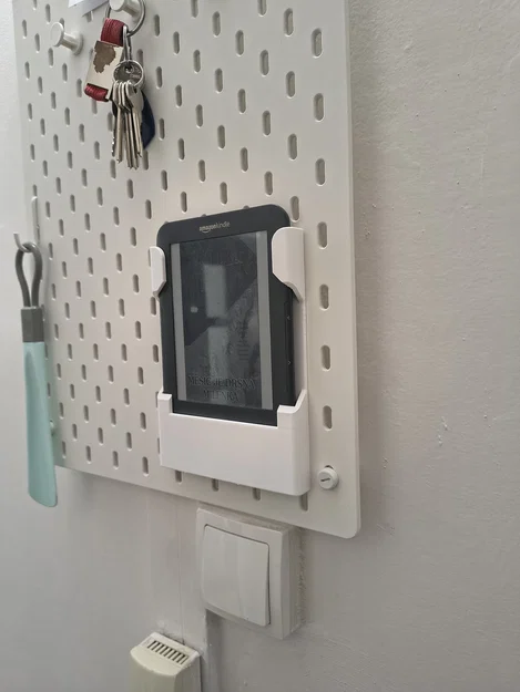 Giá treo Kindle 3 Keyboard lên bảng SKADIS (Home Assistant) - Image 2