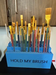 Giá đỡ cọ vẽ 3D tiện lợi cho người chơi mô hình (Hold my paint brush) - Image 1