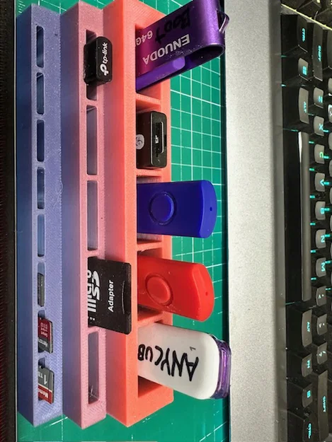 Khay Để USB Và Thẻ Nhớ - Giải Pháp Sắp Xếp Góc Làm Việc Gọn Gàng - Image 1