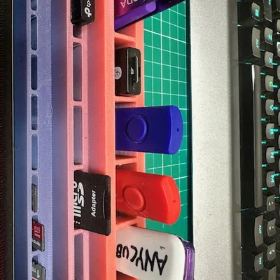 Khay Để USB Và Thẻ Nhớ - Giải Pháp Sắp Xếp Góc Làm Việc Gọn Gàng