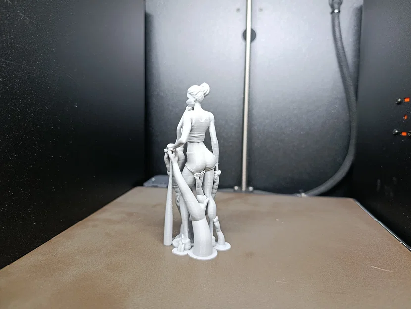 Mô hình nữ vận động viên cực chất cầm gậy bóng chày - Image 7