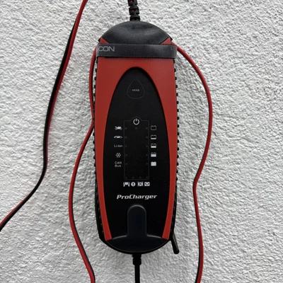 Giá treo tường cho ProCharger 4.000