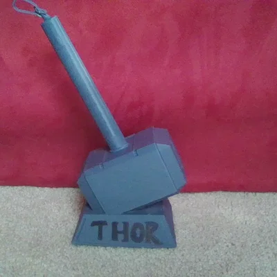 Mô hình búa Thor (Mjolnir) trang trí để bàn cực ngầu cho fan Marvel