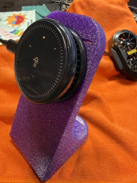 Đế giữ bộ sạc TORRAS cooling Qi2 - Image 3