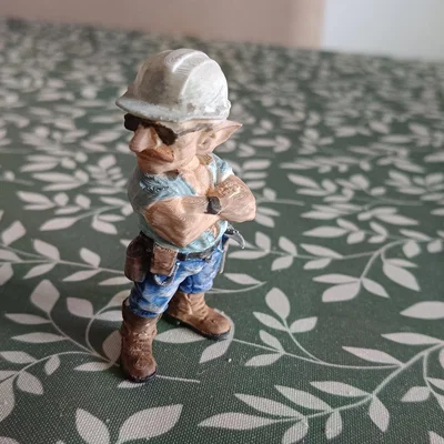 Mô hình chú Goblin thợ xây