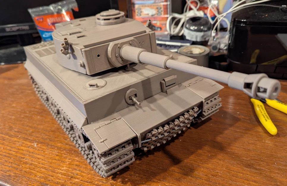 Mô hình xe tăng Tiger tỉ lệ 1/20 - Image 1