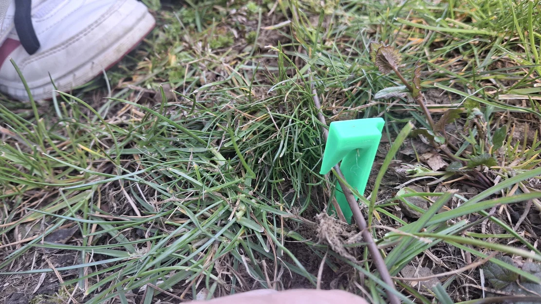 Cọc nhựa PEG đa năng - Cố định dây robot cắt cỏ hoặc cắm lều - Image 3