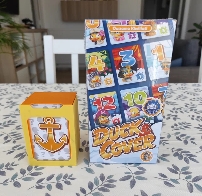 Hộp Đựng Bài Duck & Cover - Image 1