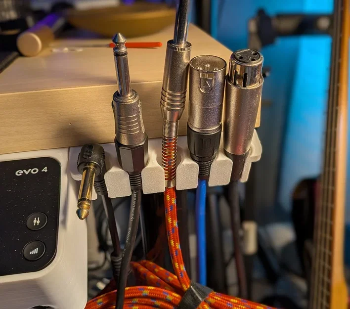 Giá treo dưới bàn cho 5 cổng XLR hoặc jack 6.35mm (1/4 inch) - Image 1