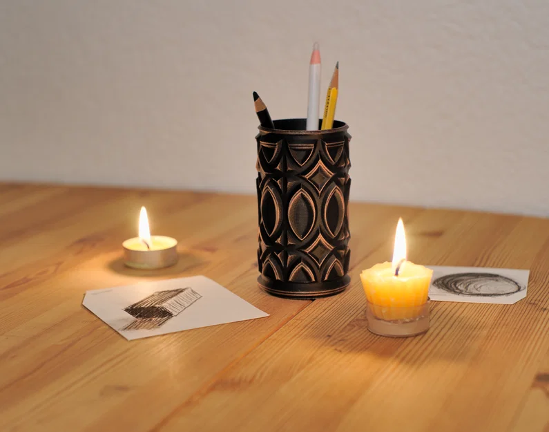 Ống cắm bút 3D họa tiết cổ điển tinh tế - Decor bàn làm việc đẹp - Image 1