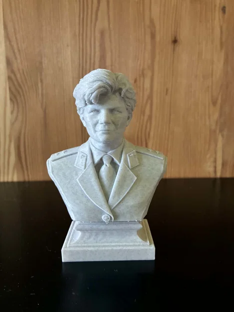 Tượng bán thân Valentina Vladimirovna Tereshkova - Image 2