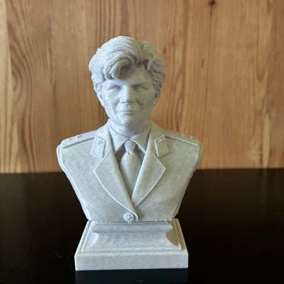 Tượng bán thân Valentina Vladimirovna Tereshkova