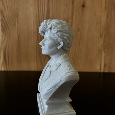 Tượng bán thân Valentina Vladimirovna Tereshkova