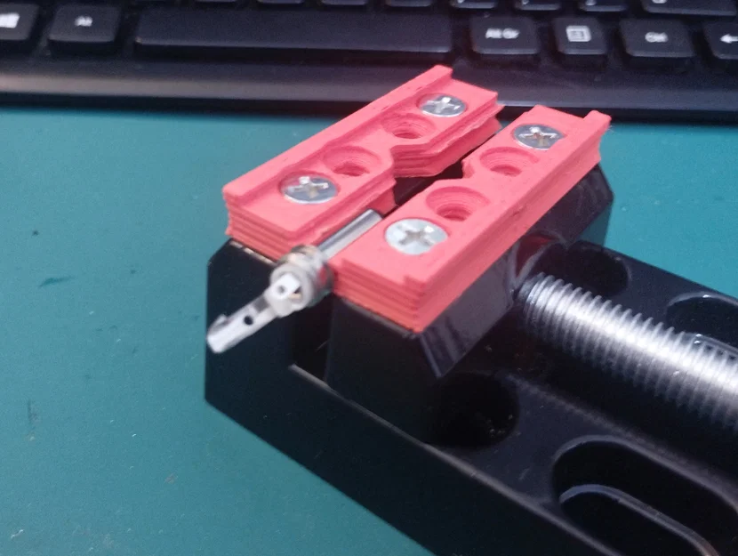 Má kẹp mini cho ê-tô hỗ trợ giữ bảng mạch PCB khi hàn - Image 3