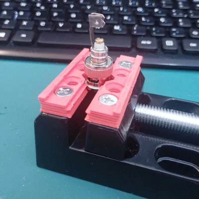Má kẹp mini cho ê-tô hỗ trợ giữ bảng mạch PCB khi hàn