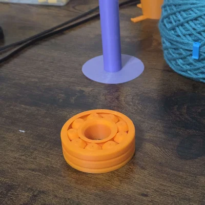 Vòng bi in 3D hỗ trợ xoay cuộn len đan móc tiện lợi