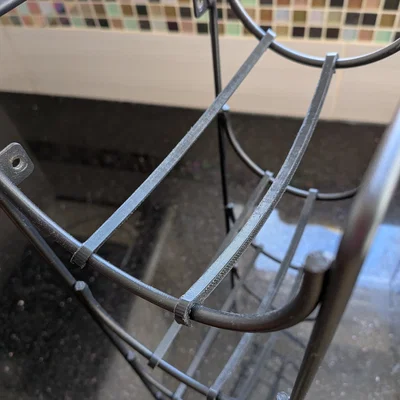 Thanh dẫn hỗ trợ cho kệ rượu IKEA SNÖSPIRA